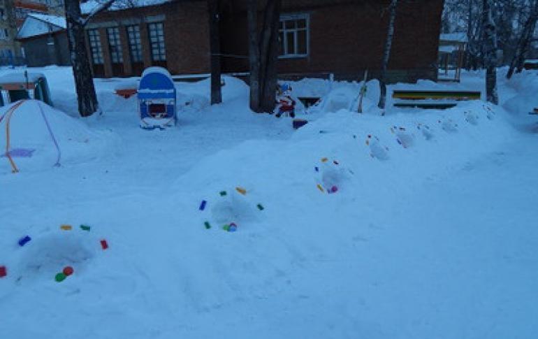 « Снежные постройки на участке детского сада