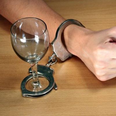 Krooninen alkoholismi: etiologia, vaiheet, oireet ja hoito