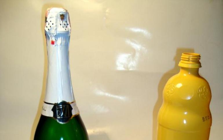 Idee originali per decorare bottiglie per un matrimonio: decorare lo champagne con le tue mani