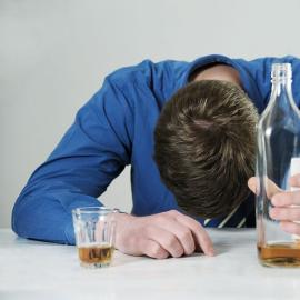 Cechy kliniki urazowego uszkodzenia mózgu na tle zatrucia alkoholem Mąż pije po urazowym uszkodzeniu mózgu